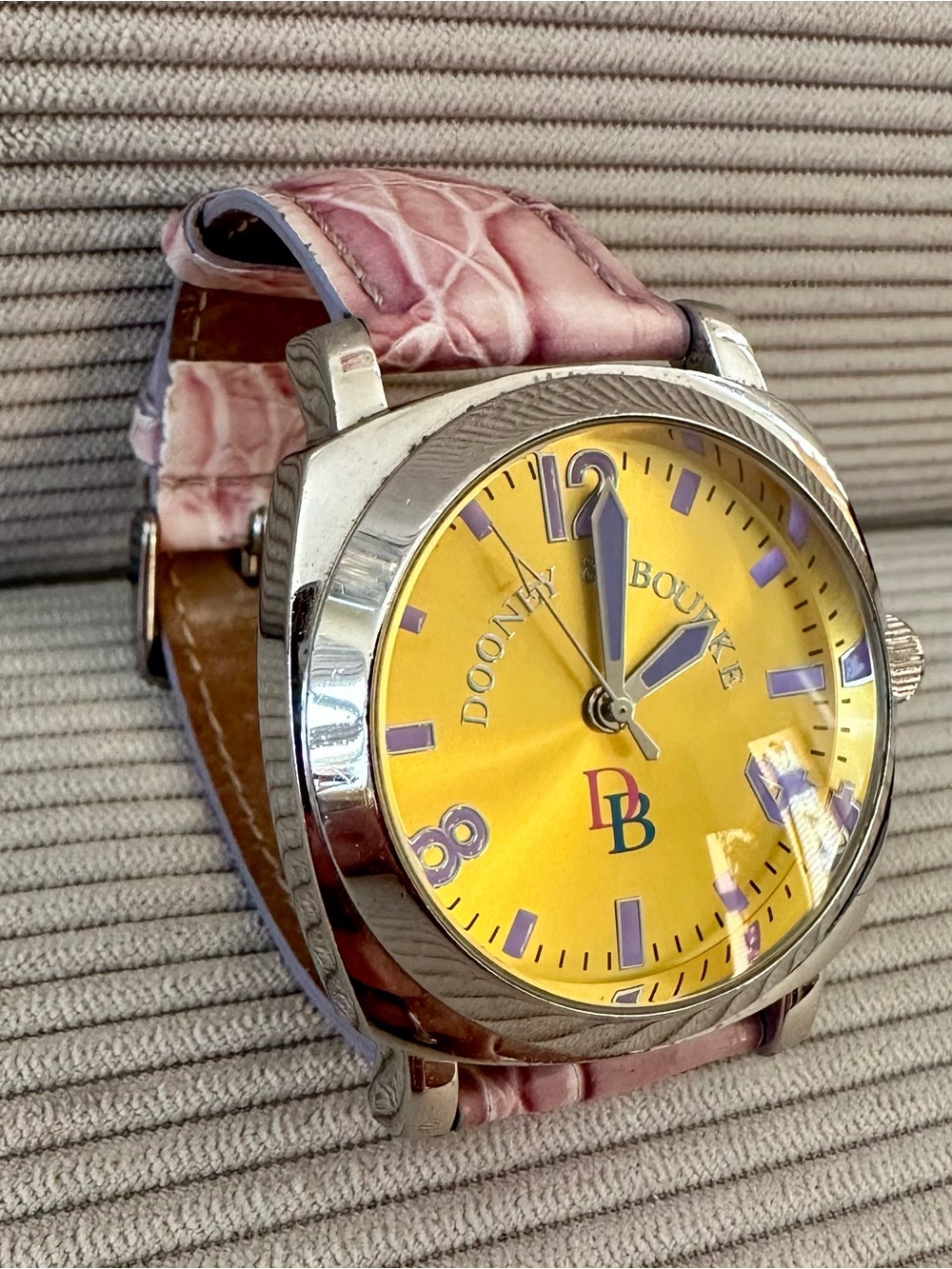Bintage Dooney & Bourke Square-Cased Quartz Wristwatch - Picture 5 of 5